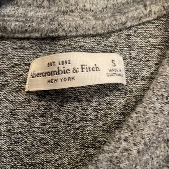 Abercrombie & Fitch Sweater w/ Shoulder Cutout size small cozy soft - Picture 6 of 7